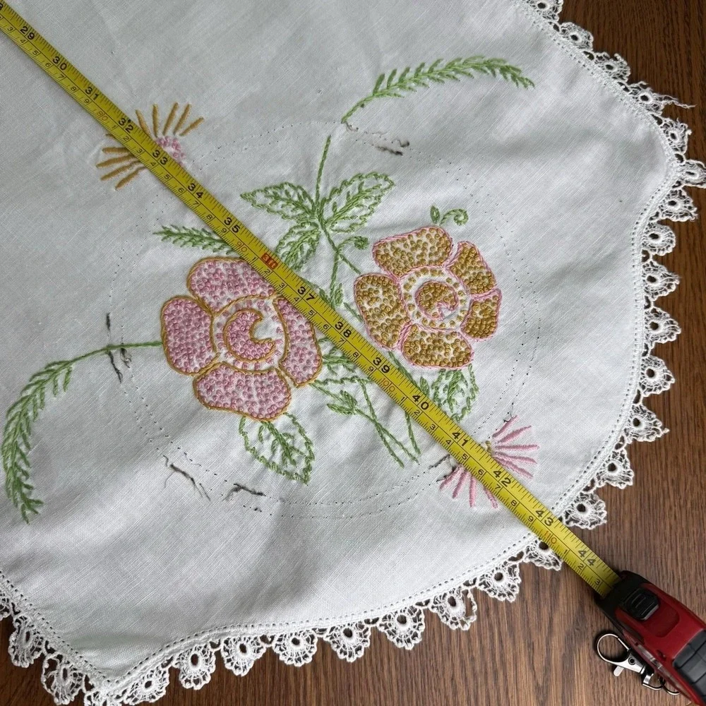 Vtg Hand-Embroidered Floral Linen Table Runner With Lace Tatted Edging 34